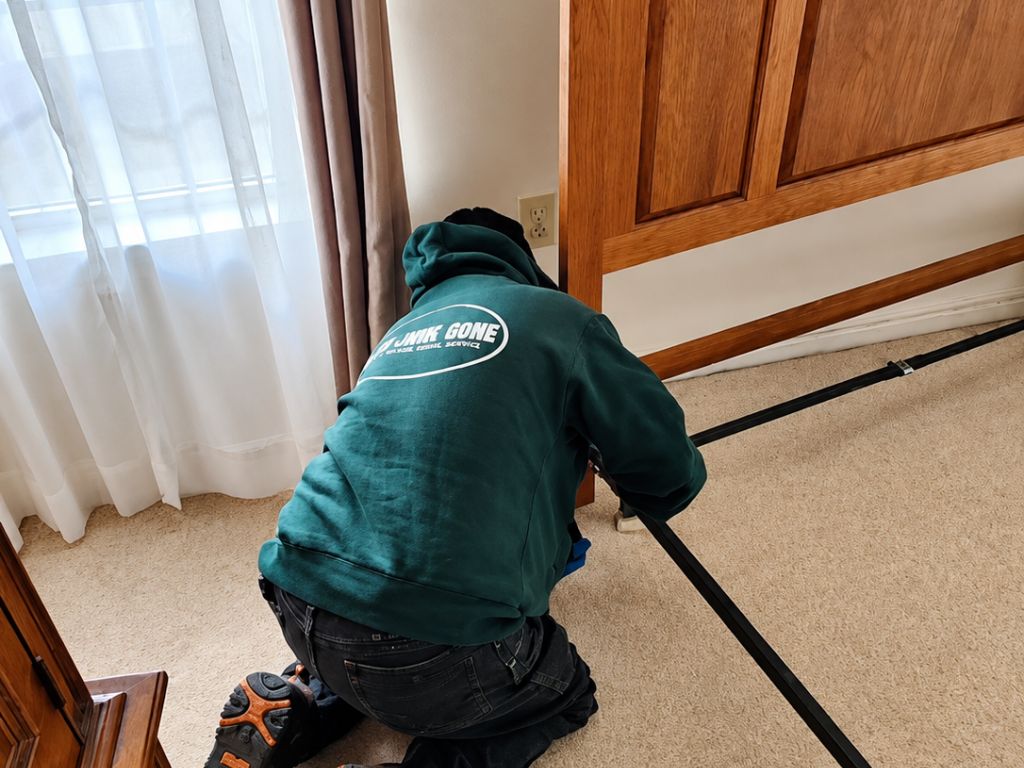 How to Get Rid of Old Furniture: Professional Removal Without the Hassle 4 How to Get Rid of Old Furniture: Professional Removal Without the Hassle 3